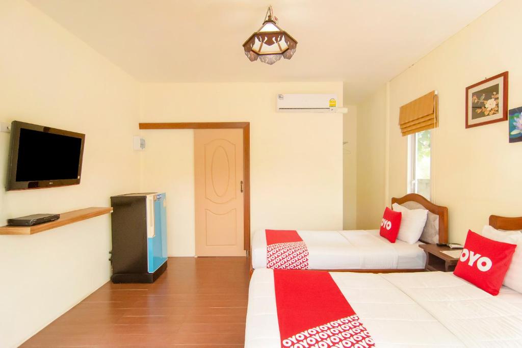 Postel nebo postele na pokoji v ubytování OYO 607 Nawang Resort
