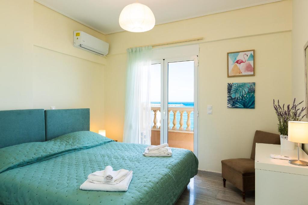 Postel nebo postele na pokoji v ubytování Birais Beach Studios
