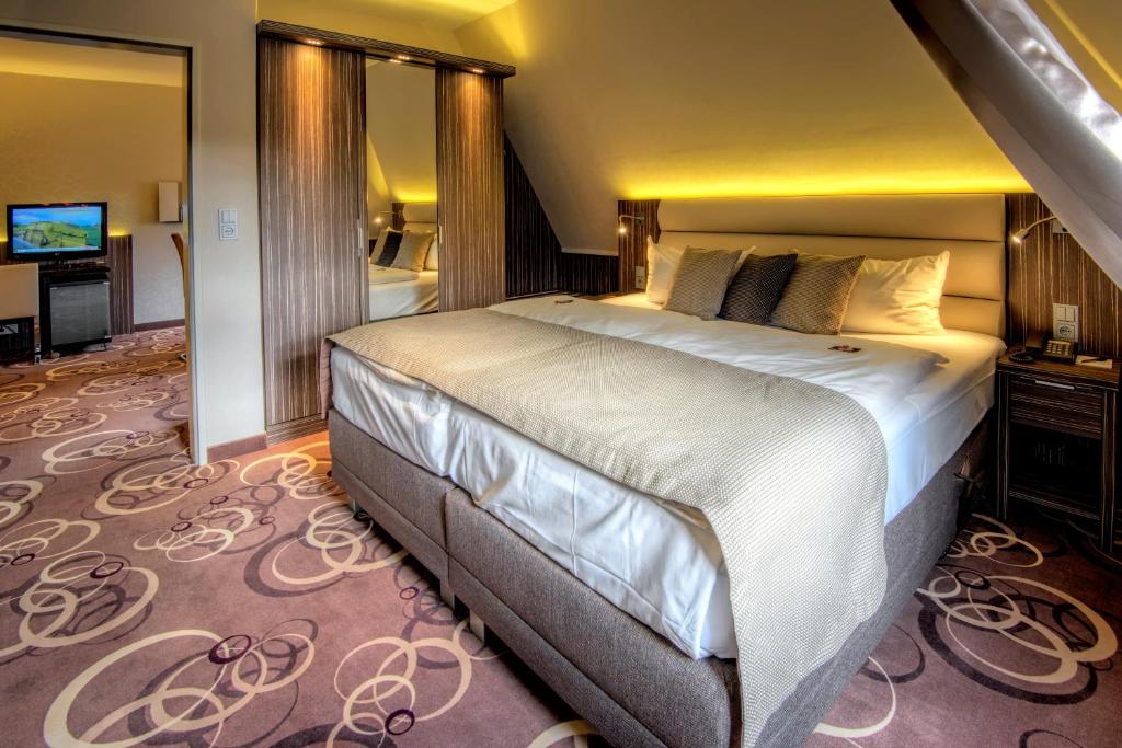 Postel nebo postele na pokoji v ubytování NordWest-Hotel Bad Zwischenahn