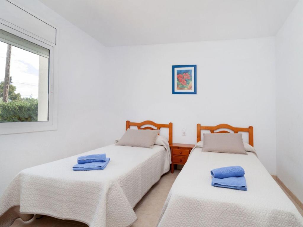 Posteľ alebo postele v izbe v ubytovaní Villa Villa Cala Llenya by Interhome