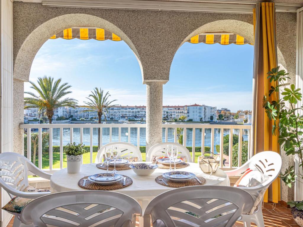 Apartment Sant Maurici by Interhome