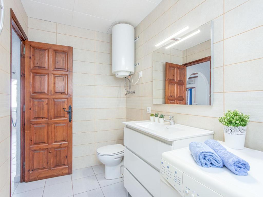 Koupelna v ubytování Apartment Las Chabolas by Interhome
