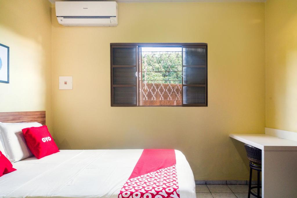  OYO Athenas Apart Hotel