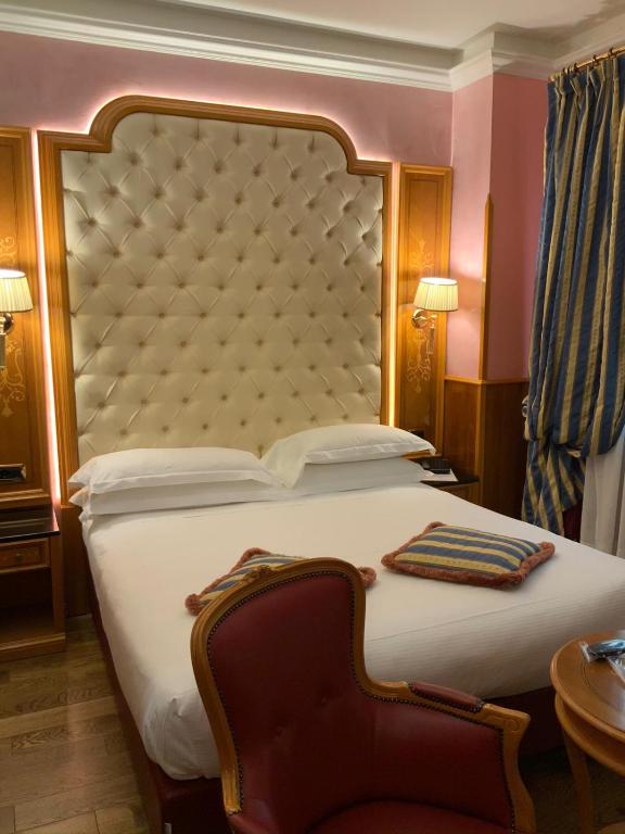 Postel nebo postele na pokoji v ubytování Hotel Vittoria