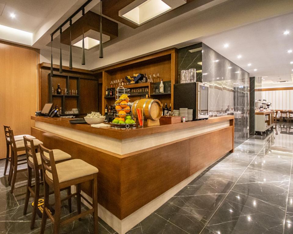 Kuchyň nebo kuchyňský kout v ubytování Hotel Prishtina