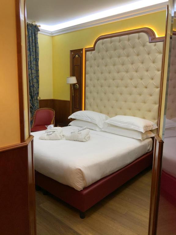 Postel nebo postele na pokoji v ubytování Hotel Vittoria