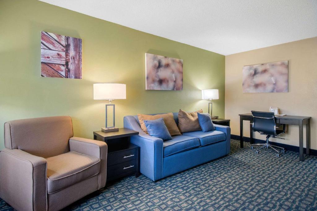 a living room with a couch and a chair and a desk at Quality Inn & Suites Brooksville I-75-Dade City in Ridge Manor