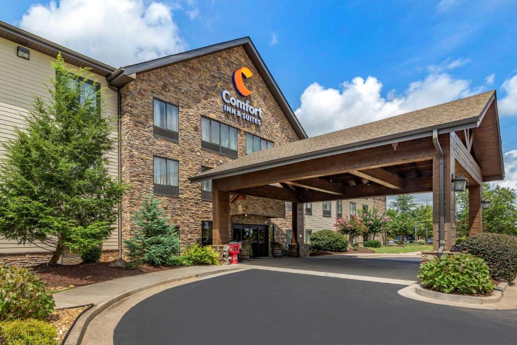 a rendering of the entrance to a cranberry inn at Comfort Inn & Suites in Blue Ridge