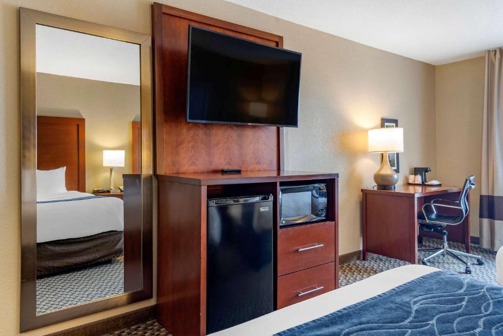 Comfort Inn & Suites - King Suite - Accessible / Non-fumeur