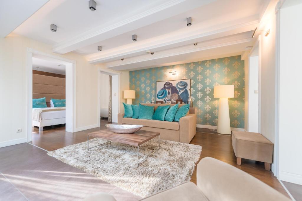 A bed or beds in a room at La Prima Fashion Hotel Budapest
