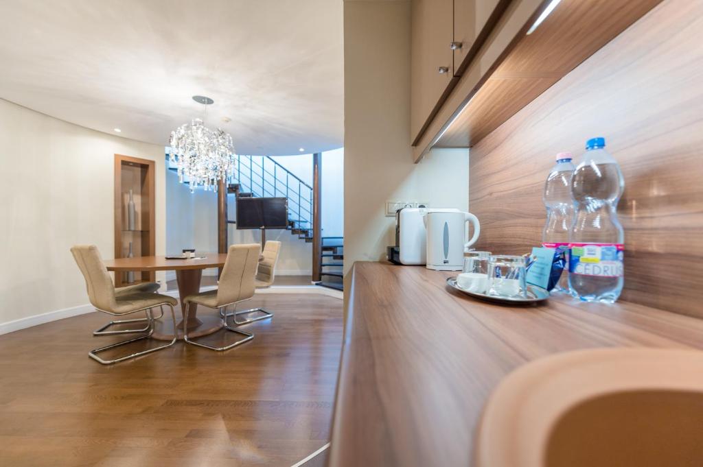 A seating area at La Prima Fashion Hotel Budapest