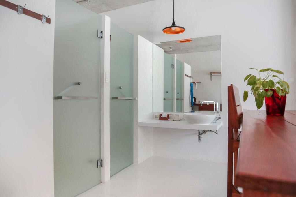 Wabi Sabi Boutique Hotel - SHA Extra Plus - Premier Triple Suite