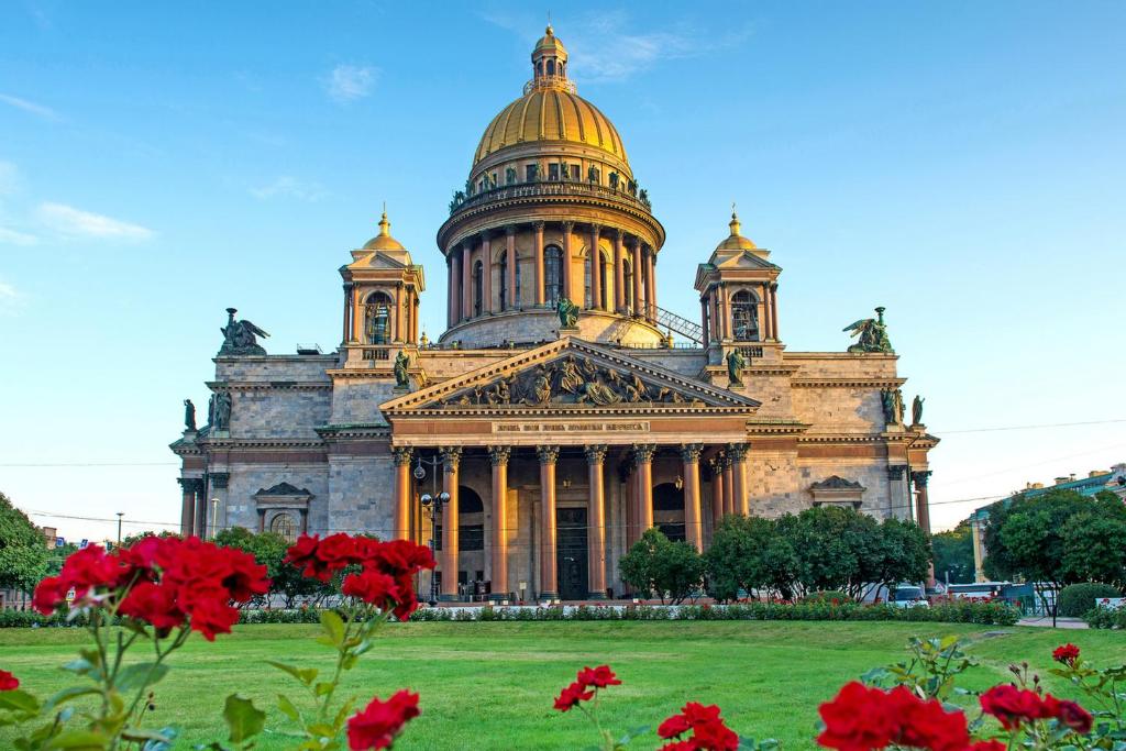 Исаакиевский собор летом