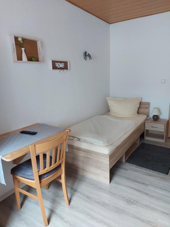 Postel nebo postele na pokoji v ubytování Gasthof Pension Weißes Rössl