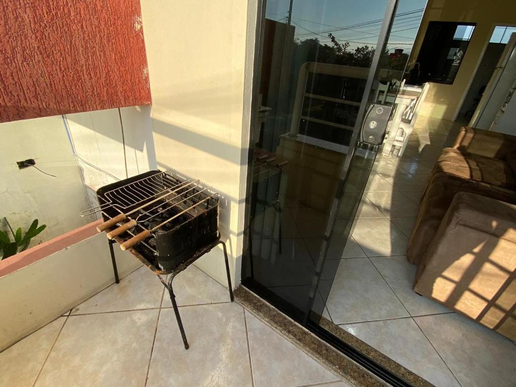  Apartamento com garagem no centro de Navegantes.