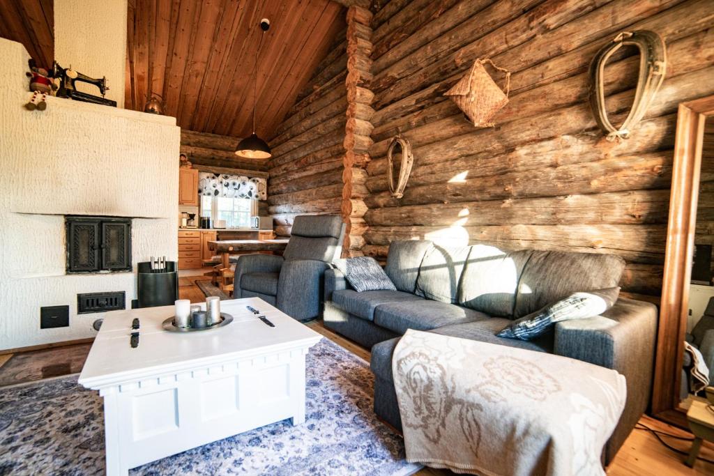 a living room with a log wall at LepoRepo in Ruka
