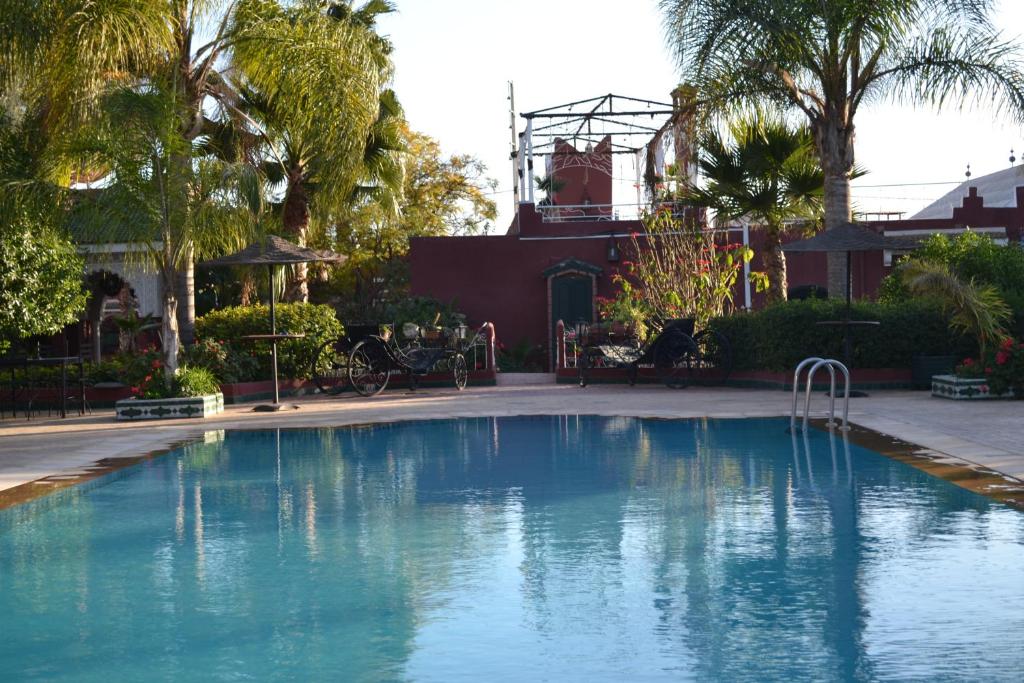 Bazén v ubytování Hotel Riad L' Arganier D' Or nebo v jeho okolí