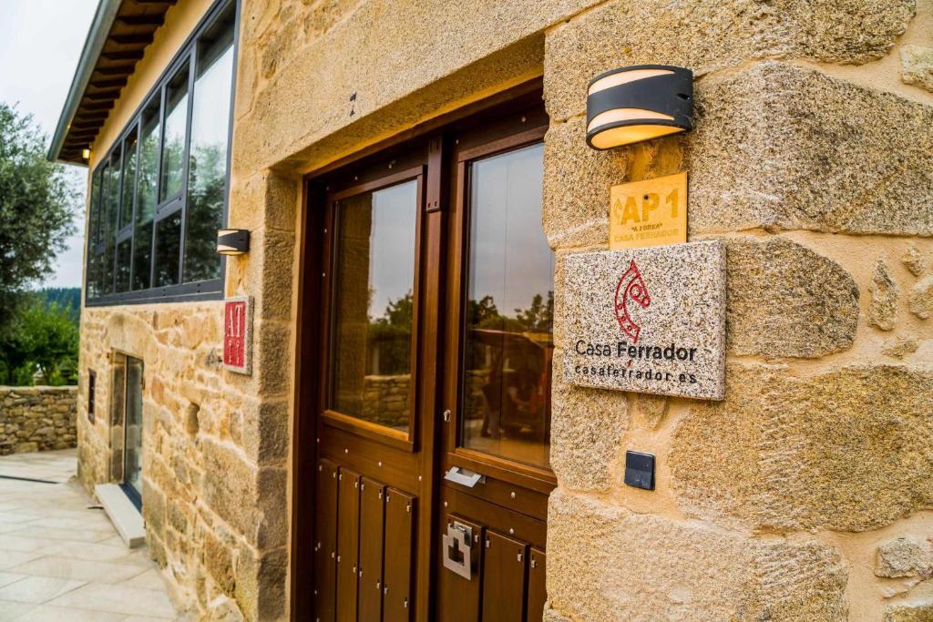 Certifikát, hodnocení, plakát nebo jiný dokument vystavený v ubytování O Yunque Casa Ferrador Ribeira Sacra