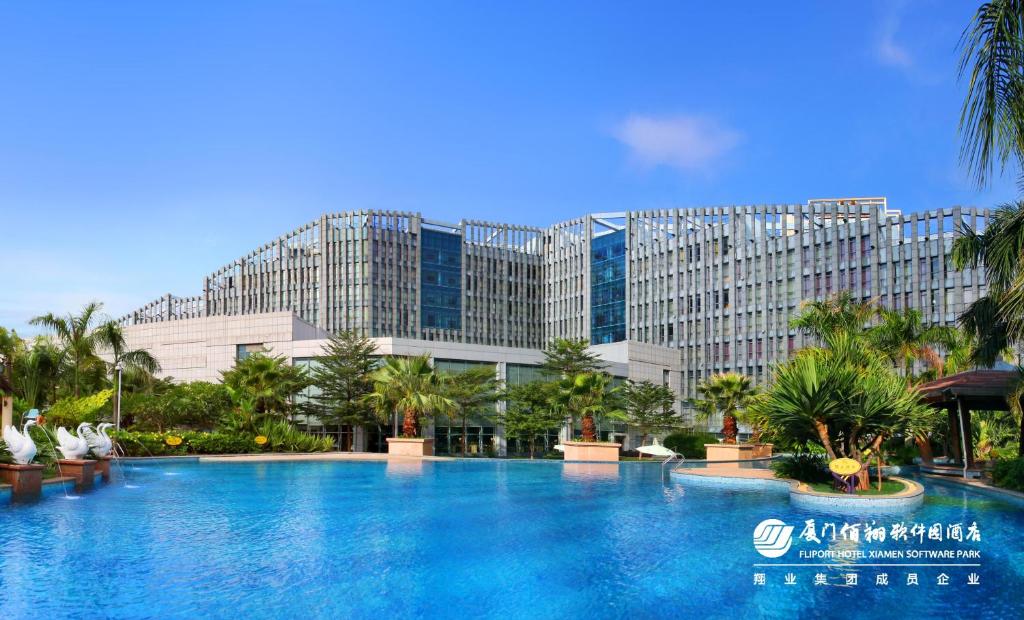 Bazén v ubytování FLIPORT Hotel Xiamen Software Park nebo v jeho okolí
