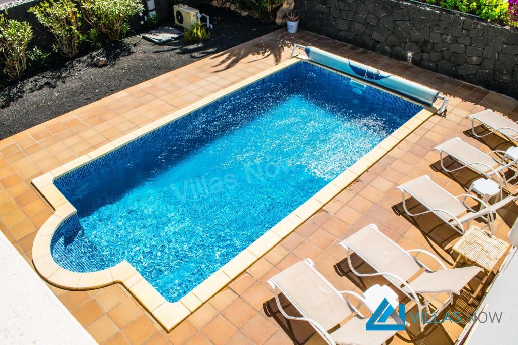 Basen w obiekcie Villa Valentina - LH156 By Villas Now Ltd lub w pobliżu