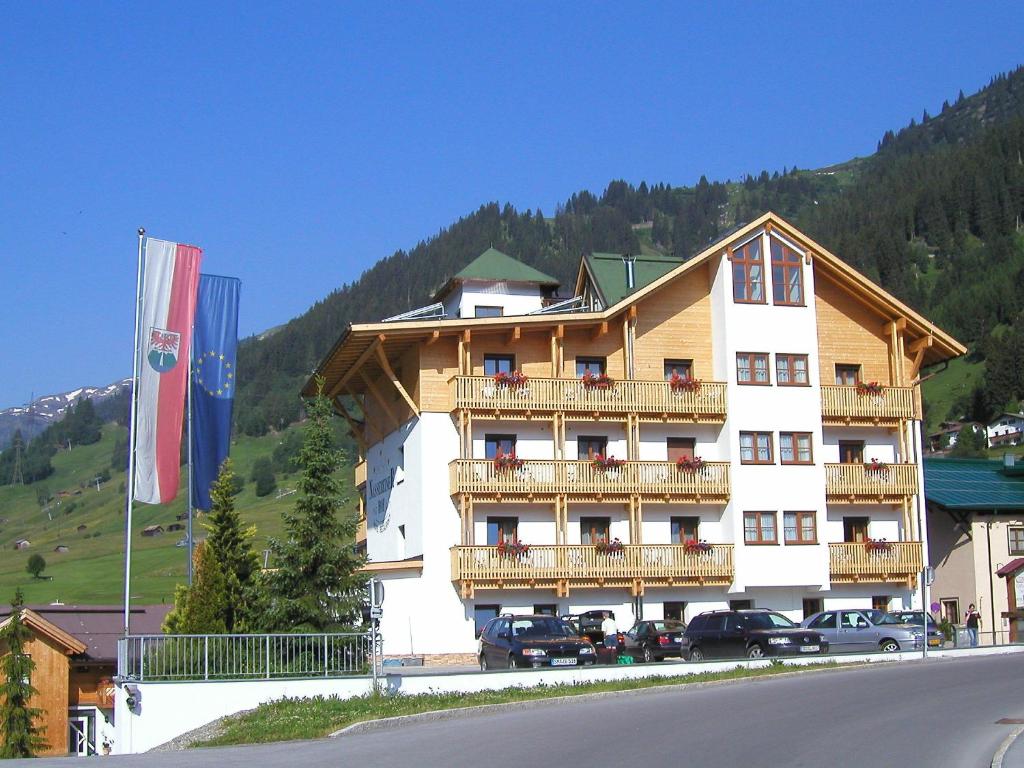 Nespecifikovaný výhled na hory nebo výhled na hory při pohledu z hotelu