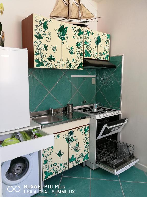 Kuchyňa alebo kuchynka v ubytovaní Amalfi Small Wonder Tiny Town House