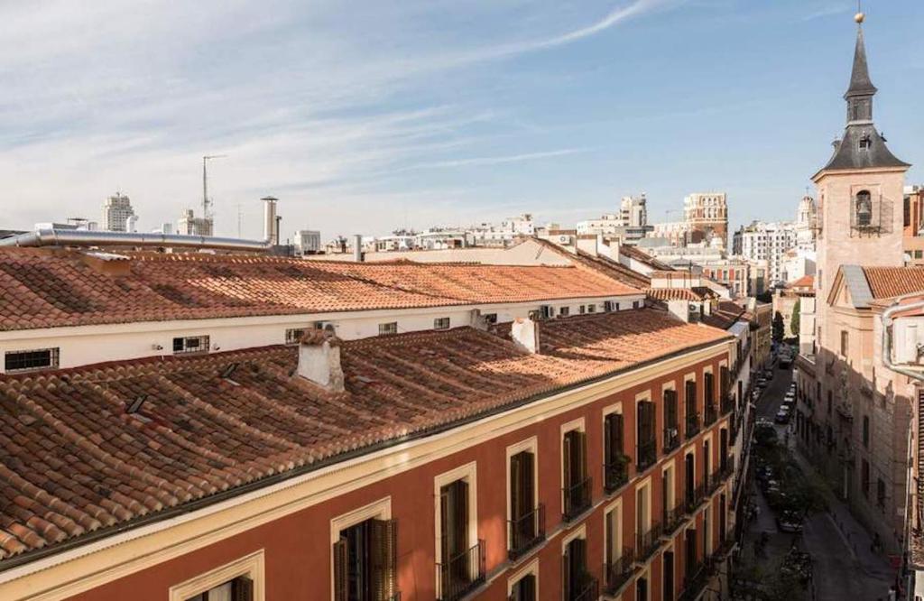 Nespecifikovaný výhled na destinaci Madrid nebo výhled na město při pohledu z apartmánu