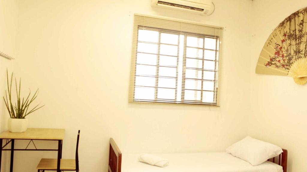  OBA 45 - QUARTO CASAL no BAIRRO DA LIBERDADE