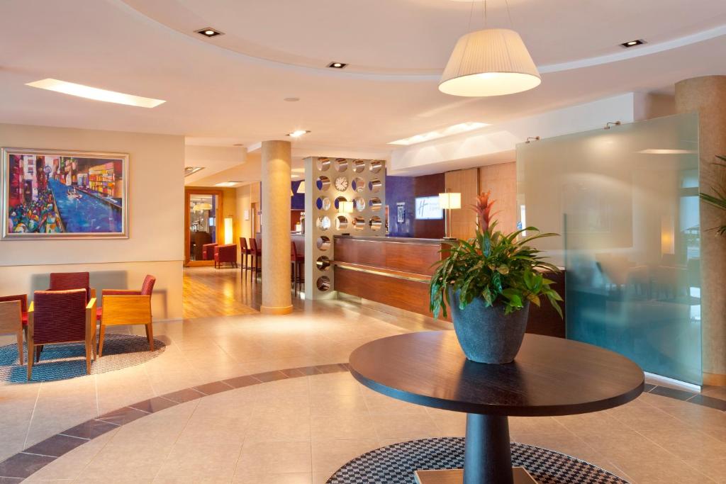 Holiday Inn Express Southampton - M27, J7, an IHG Hotel