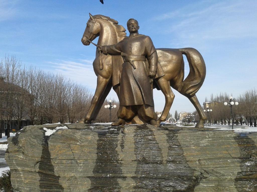 a statue of a man riding a horse at Апартаменти повністю whole apartment in Kryvyi Rih