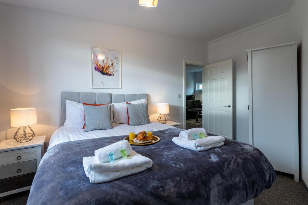 The Eldern - Spacious, Netflix, free Parking, close to A1 - Two-Bedroom Apartment