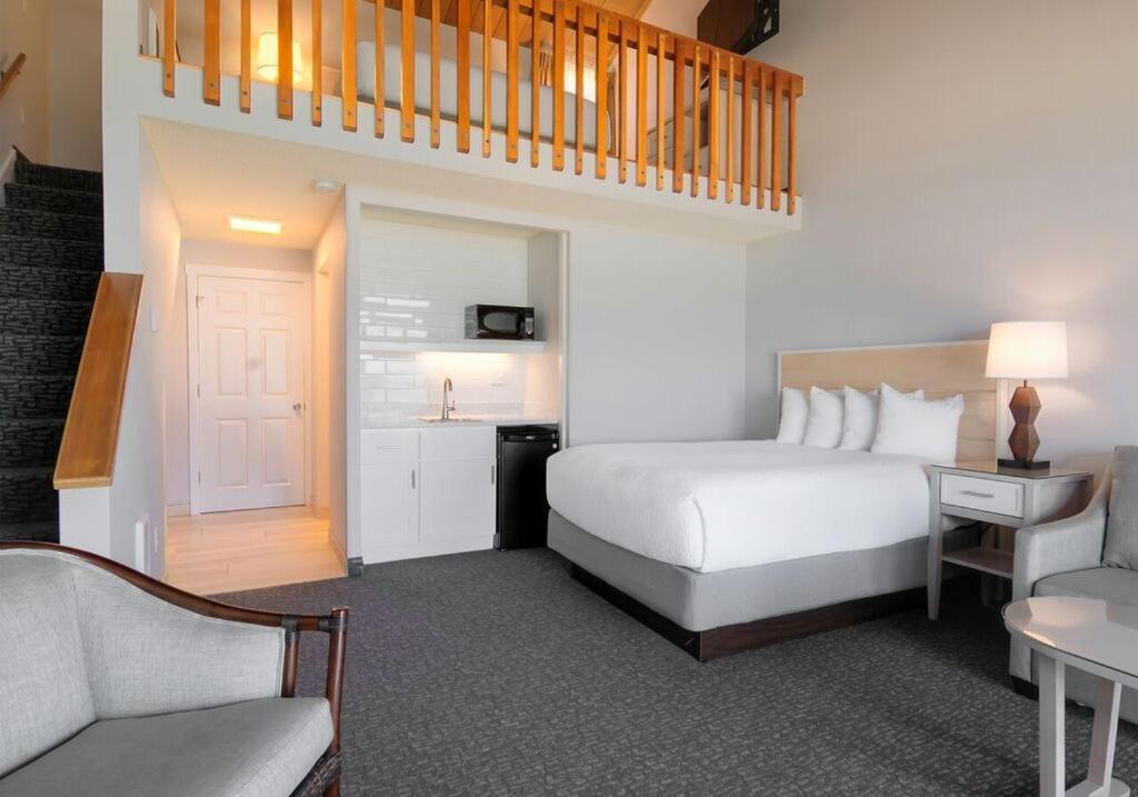 Postel nebo postele na pokoji v ubytování Hallmark Resort - Newport