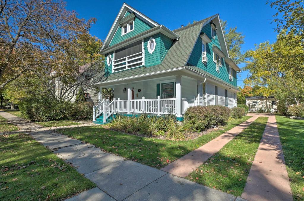 een blauw huis met een groen dak bij Large, Pristine Lake Geneva Home in Downtown! in Lake Geneva