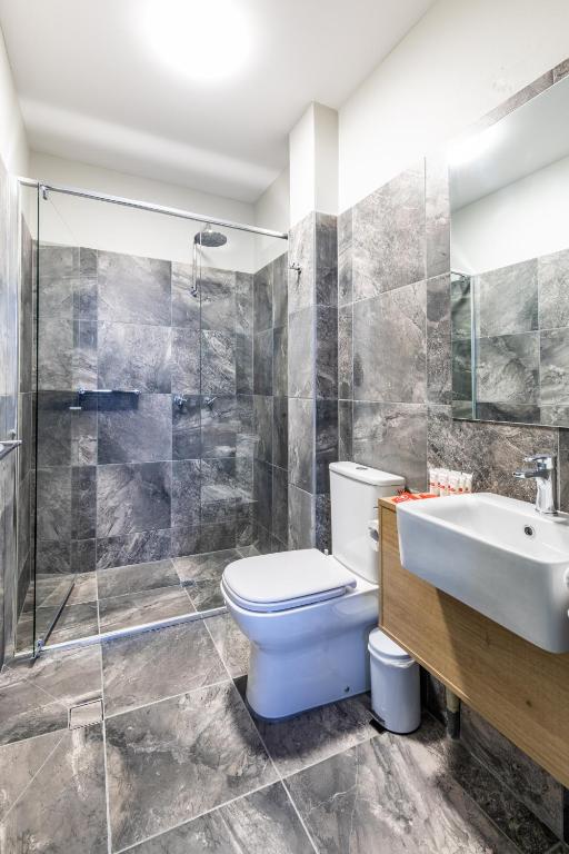 Nightcap at Commercial Hotel - Resim 36