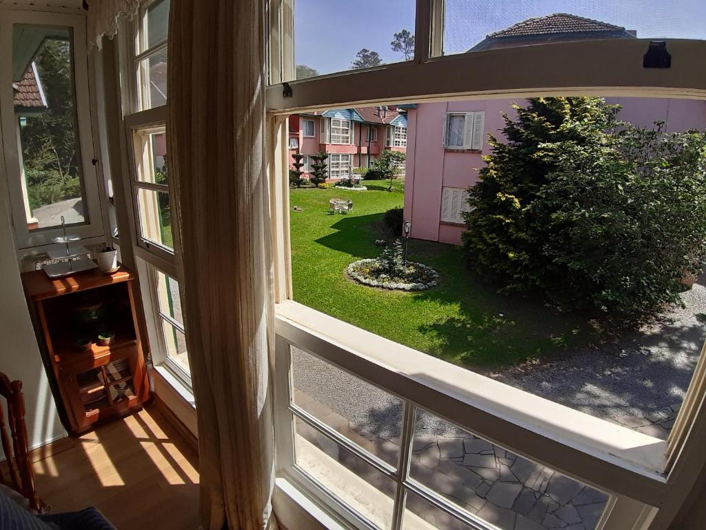 Agradável apartamento próximo ao Lago Negro - Gramado  Agradável apartamento próximo ao Lago Negro - Gramado