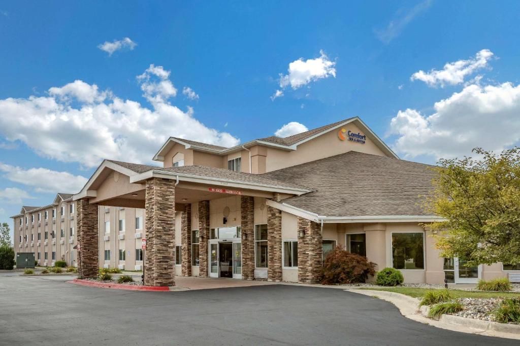 a rendering of the front of a hotel with a parking lot at Comfort Inn & Suites Dimondale - Lansing in Dimondale