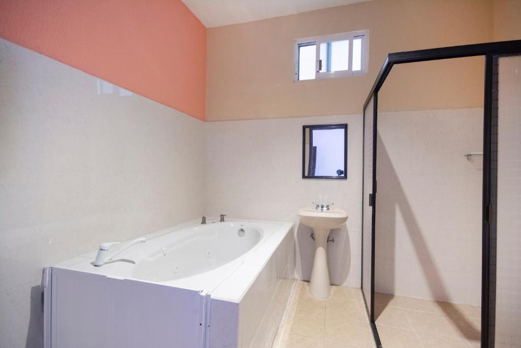 Koupelna v ubytování Hotel Spa Shalam