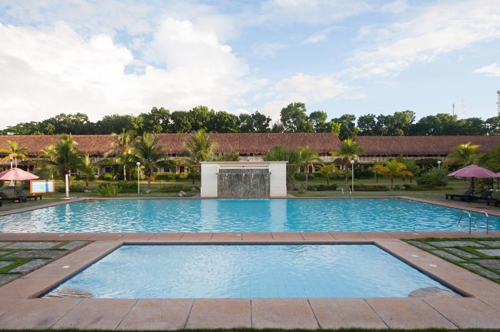 Bazén v ubytování Bohol Beach Club nebo v jeho okolí