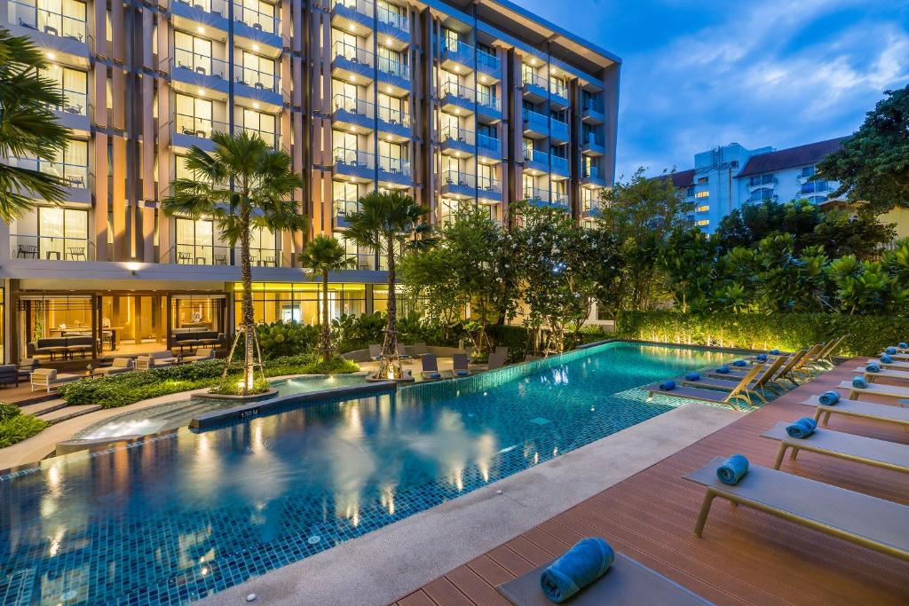 Bazén v ubytování Hotel Amber Pattaya nebo v jeho okolí