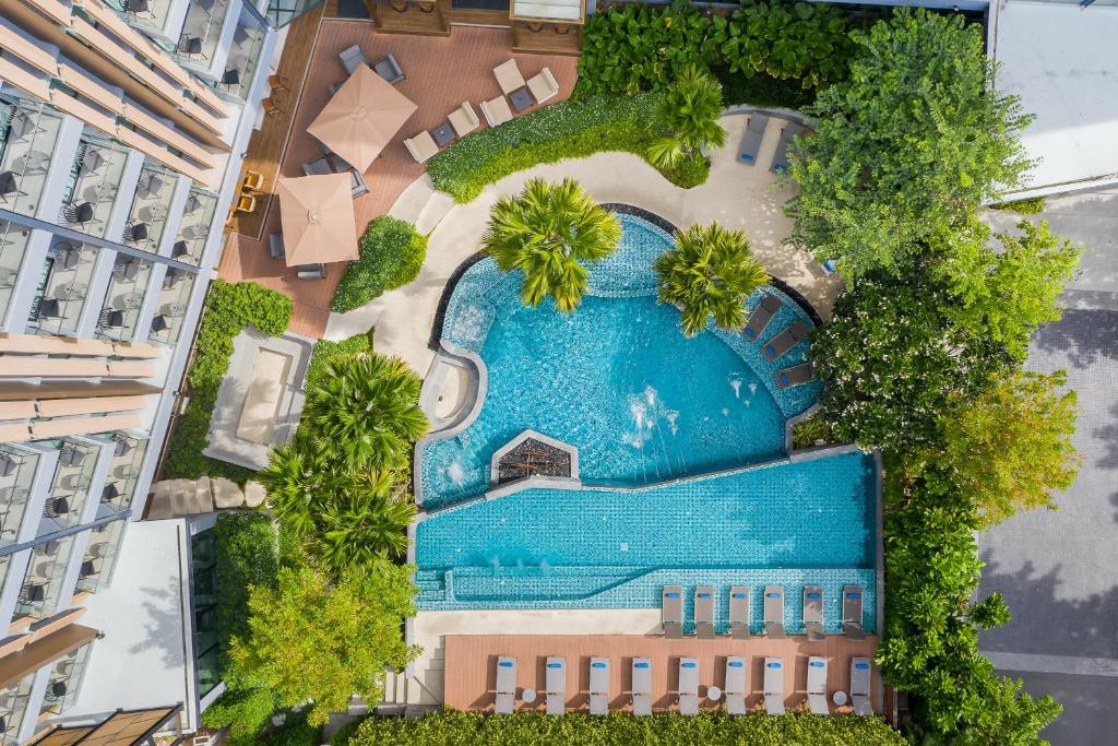 Bazén v ubytování Hotel Amber Pattaya nebo v jeho okolí