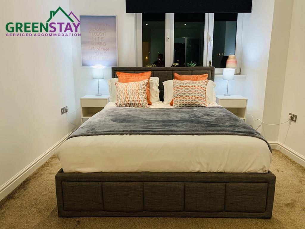 "Clarence Court Newcastle" by Greenstay Serviced Accommodation - Stunning 1 Bed Apartment, Ideal For Business Travellers, Families & Relocations, Short & Long Stays - Parking, Balcony, Netflix & Wi-Fi, Close to Shops & Restaurants
