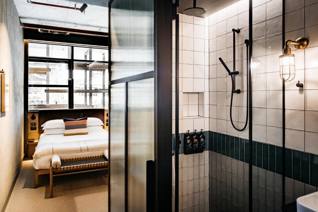 Ванная комната в Ovolo Nishi