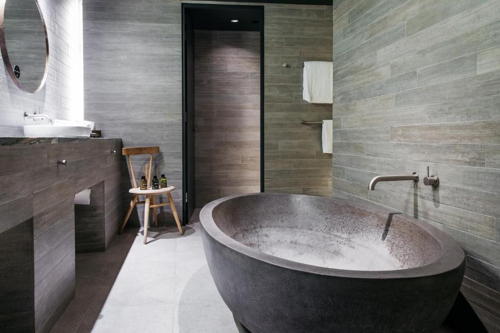 Ванная комната в Ovolo Nishi