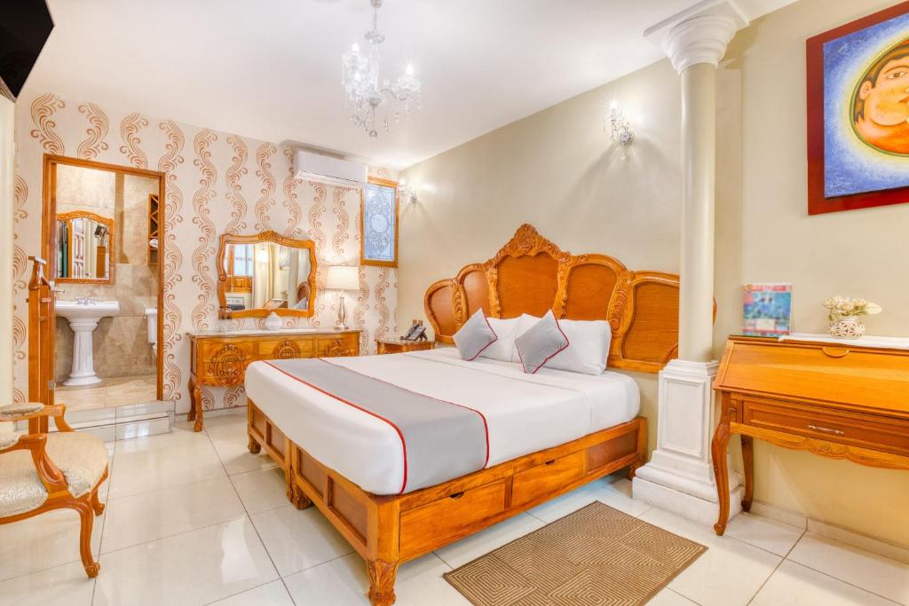 A bed or beds in a room at Hotel Boutique Casa Garay