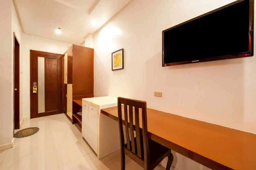TV a/nebo společenská místnost v ubytování Royale Parc Hotel Puerto Princesa Palawan