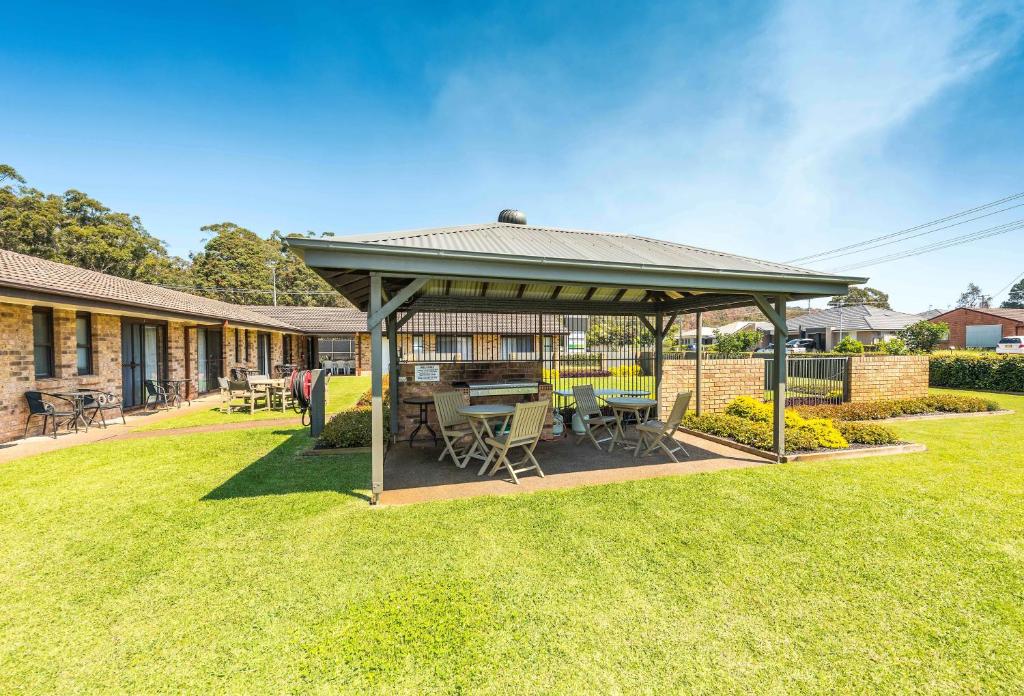 a pavilion with a table and chairs in a yard at Lemon Tree Passage Motel in Lemon Tree Passage