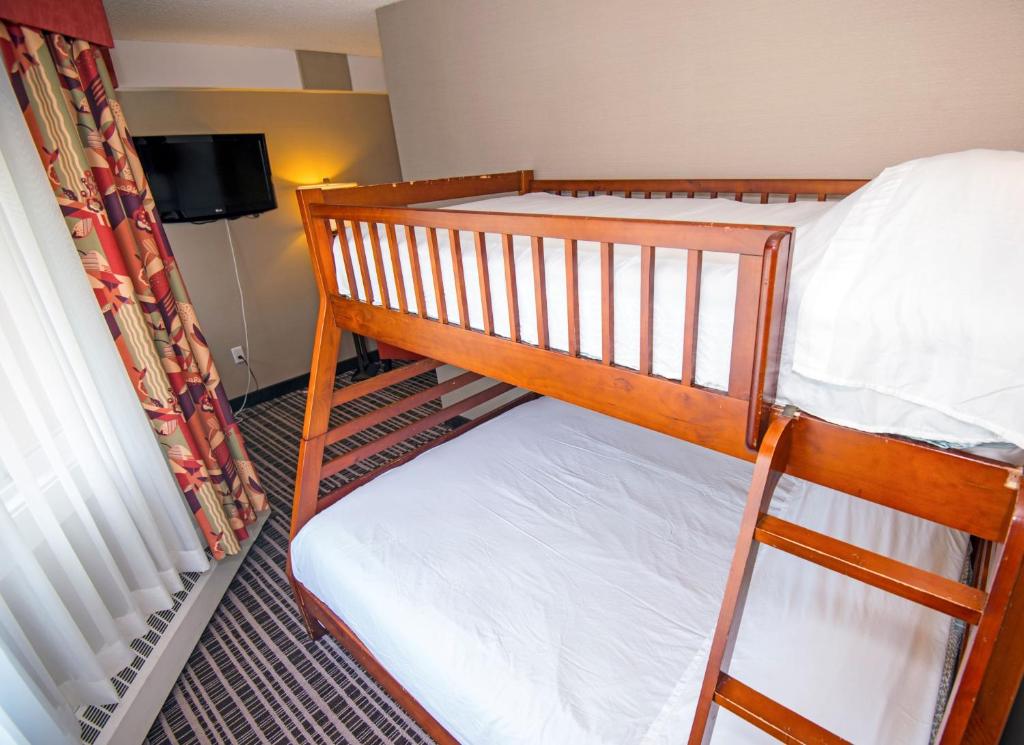 Postel nebo postele na pokoji v ubytování Holiday Inn Express Red Deer by IHG