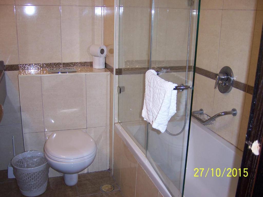 Koupelna v ubytování Golan Hotel