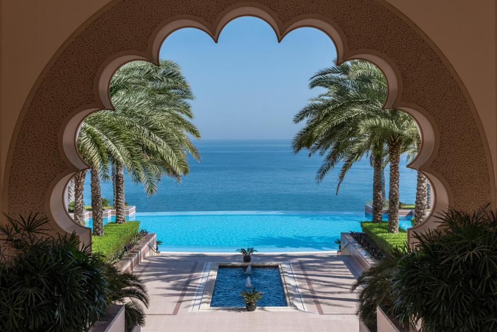 Bazén v ubytování Shangri-La Al Husn, Muscat - Adults Only Resort nebo v jeho okolí