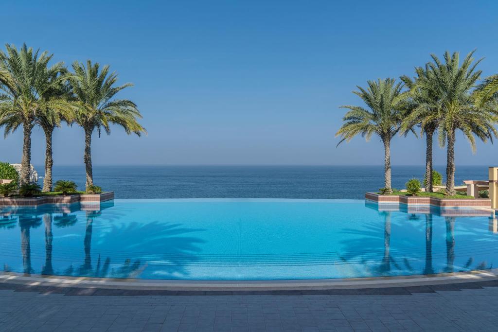 Bazén v ubytování Shangri-La Al Husn, Muscat - Adults Only Resort nebo v jeho okolí